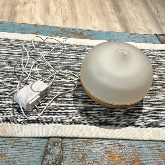 Bamboo look and Ceramic Essential Oil Diffuser- timer and lights - Picture 1 of 4